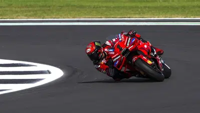MotoGP 2024. GP della Gran Bretagna. Pecco Bagnaia: "Mi aspettavo Aprilia un po' pi&ugrave; veloce, siamo l&igrave;. Jorge Martin &egrave; un po' pi&ugrave; veloce"