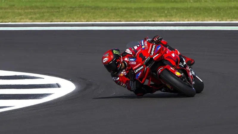 MotoGP 2024. GP della Gran Bretagna. Pecco Bagnaia: "Mi aspettavo Aprilia un po' pi&ugrave; veloce, siamo l&igrave;. Jorge Martin &egrave; un po' pi&ugrave; veloce"