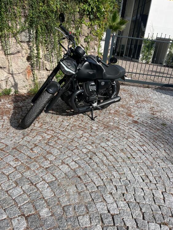 Moto Guzzi V7 Stone (2021 - 24) (4)