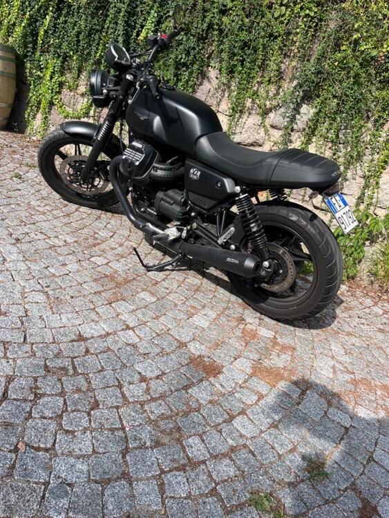 Moto Guzzi V7 Stone (2021 - 24) (5)