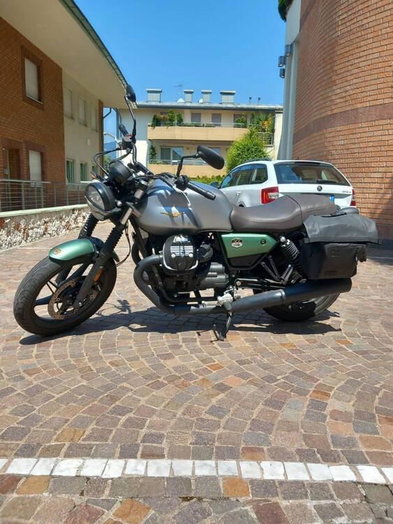 Moto Guzzi V7 Stone Centenario (2021 - 22)