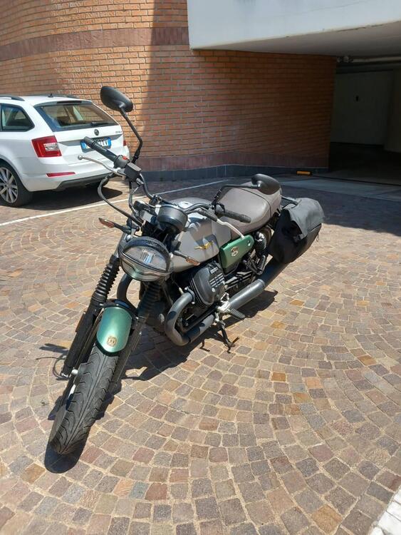 Moto Guzzi V7 Stone Centenario (2021 - 22) (5)