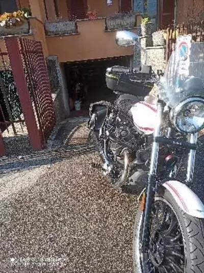 Moto Guzzi V9 Roamer (2016 - 18) usata