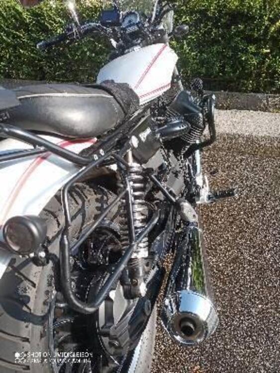 Moto Guzzi V9 Roamer (2016 - 18) (2)