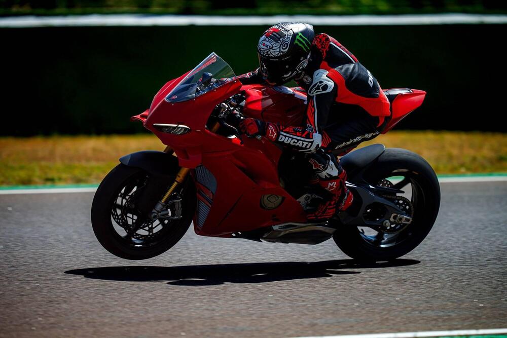 Ducati Panigale V4 S (2025) (2)