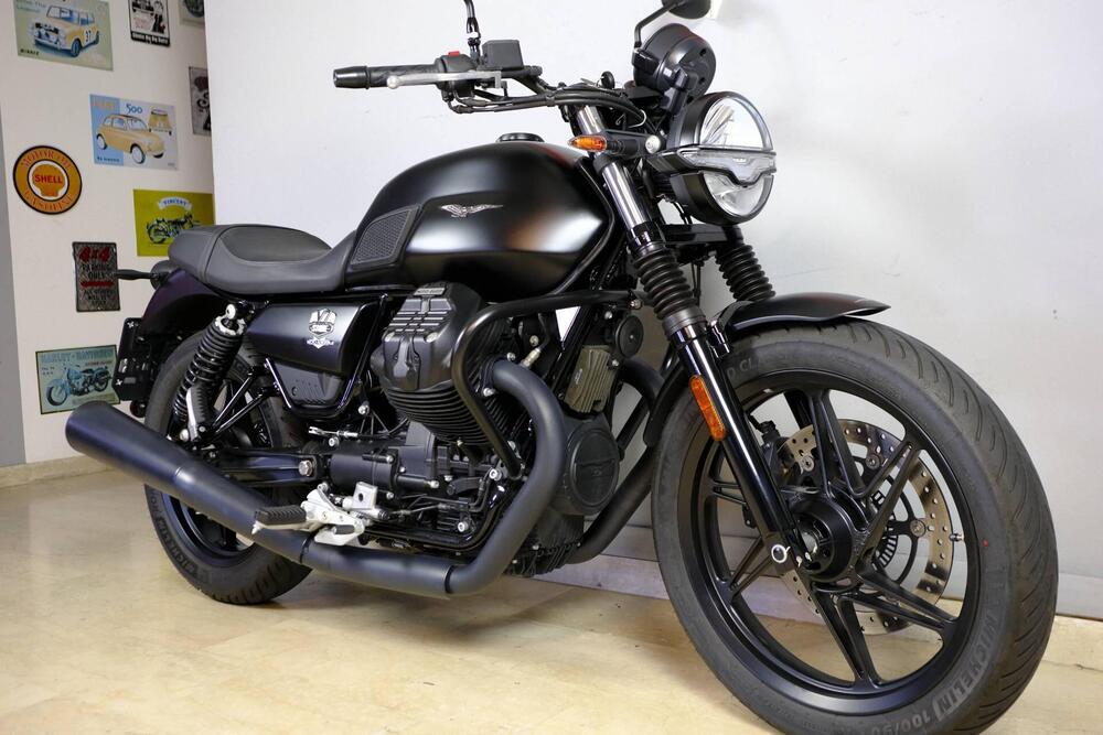 Moto Guzzi V7 Stone (2021 - 24) (4)