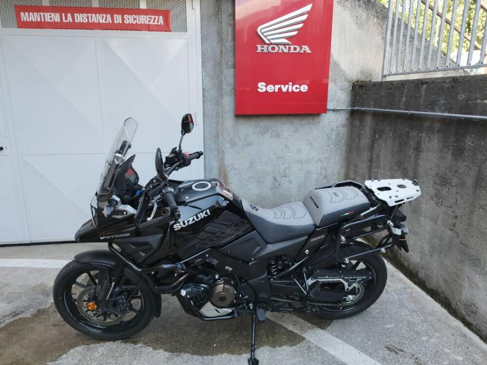 Suzuki V-Strom 1050 Machi (2021)