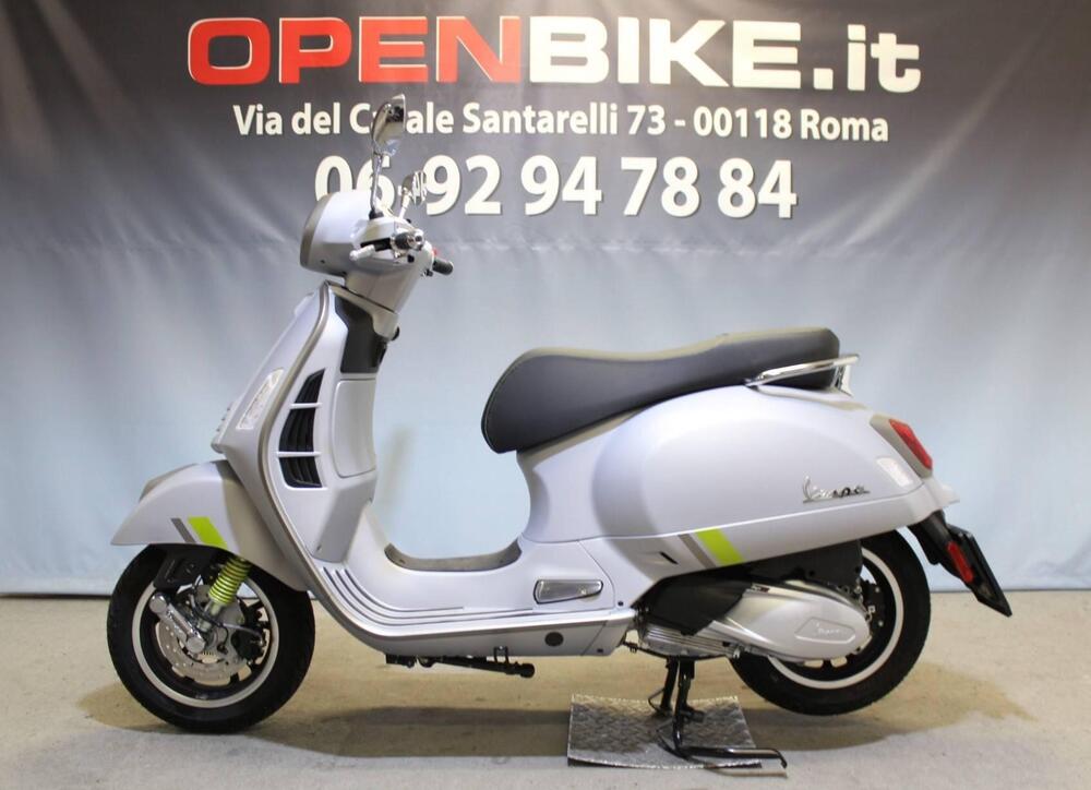 Vespa GTS 300 Super Tech (2023 - 24) (2)