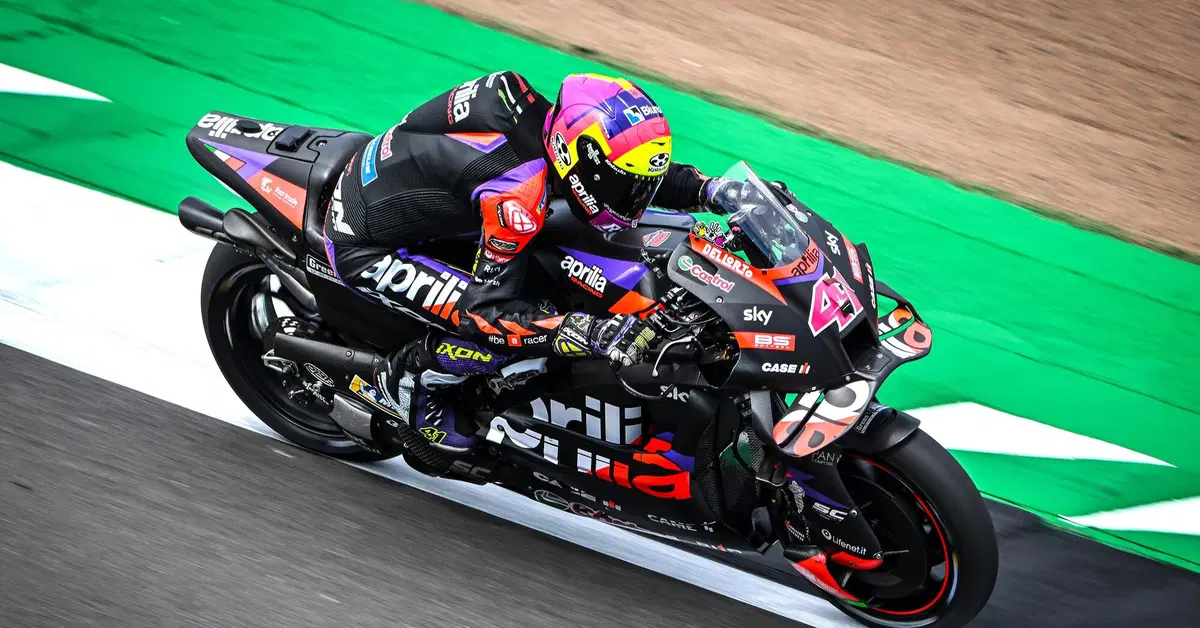 MotoGP 2024. GP della Gran Bretagna. Aleix Espargaro vola a Silverstone! Che tempo, che pole! Poi Pecco Bagnaia ed Enea Bastianini [RISULTATI]