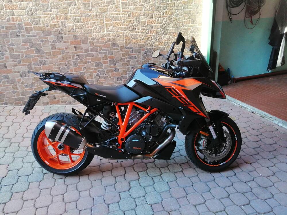 KTM 1290 Super Duke GT (2021) (3)