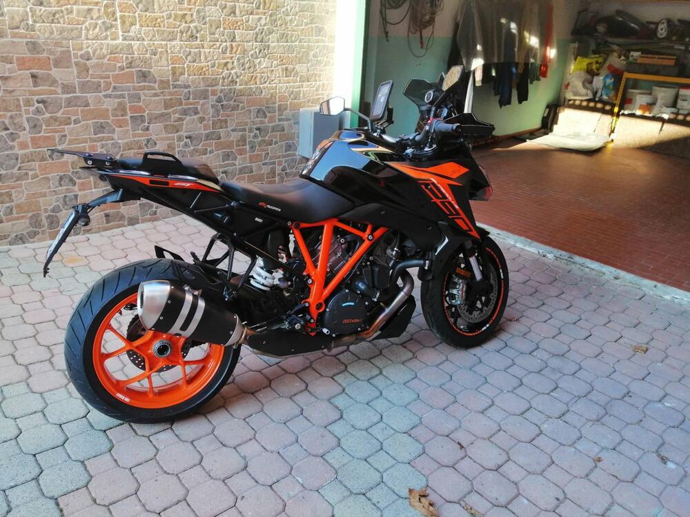 KTM 1290 Super Duke GT (2021) (4)