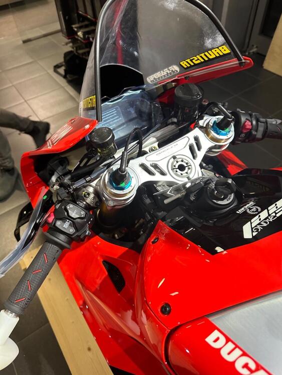 Ducati Panigale V4 Bautista 2022 World Champion Replica (2023) (4)