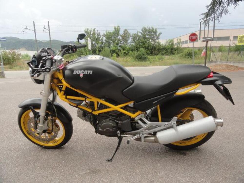 Ducati Monster 600 Dark (1998 - 01) (5)