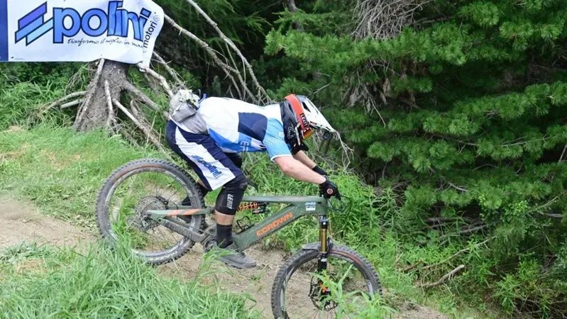 "Ho corso una gara del mondiale E-bike Enduro a 30 anni dalla mia ultima gara MTB!" [VIDEO]