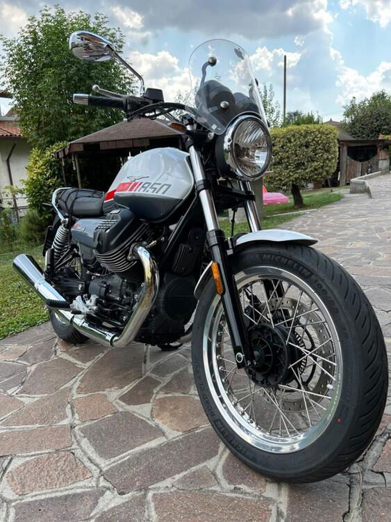 Moto Guzzi V7 Special Edition (2022 - 24)