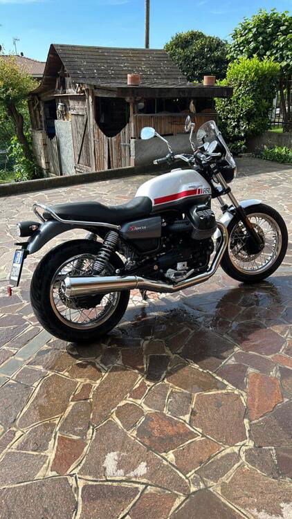 Moto Guzzi V7 Special Edition (2022 - 24) (4)