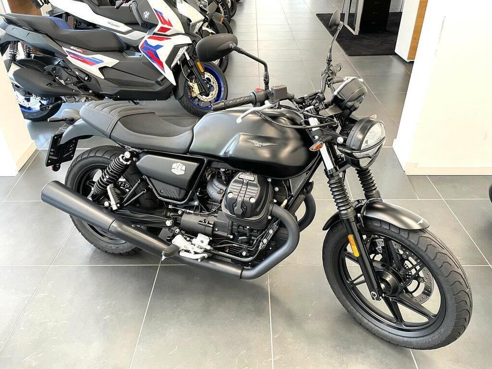 Moto Guzzi V7 Stone (2021 - 24)