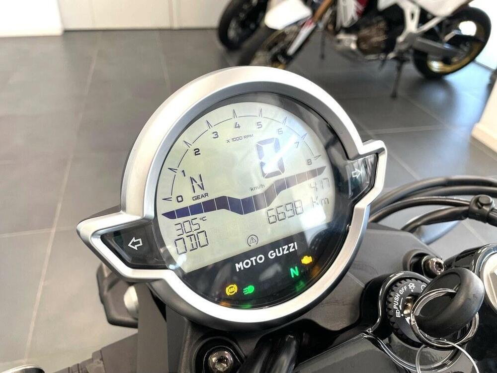 Moto Guzzi V7 Stone (2021 - 24) (5)