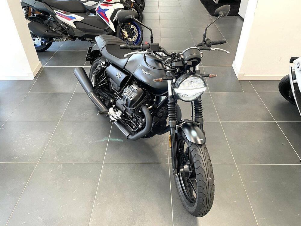 Moto Guzzi V7 Stone (2021 - 24) (2)