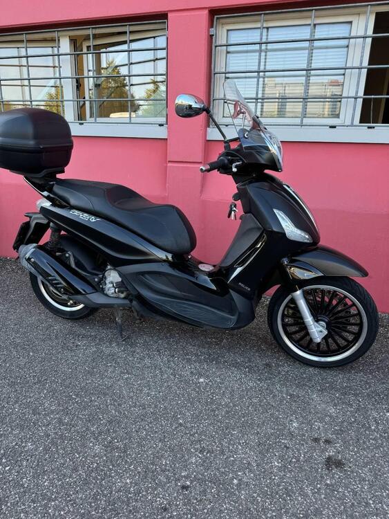 Piaggio Beverly 300 i.e. Police ABS-ASR (2017 - 20) (3)