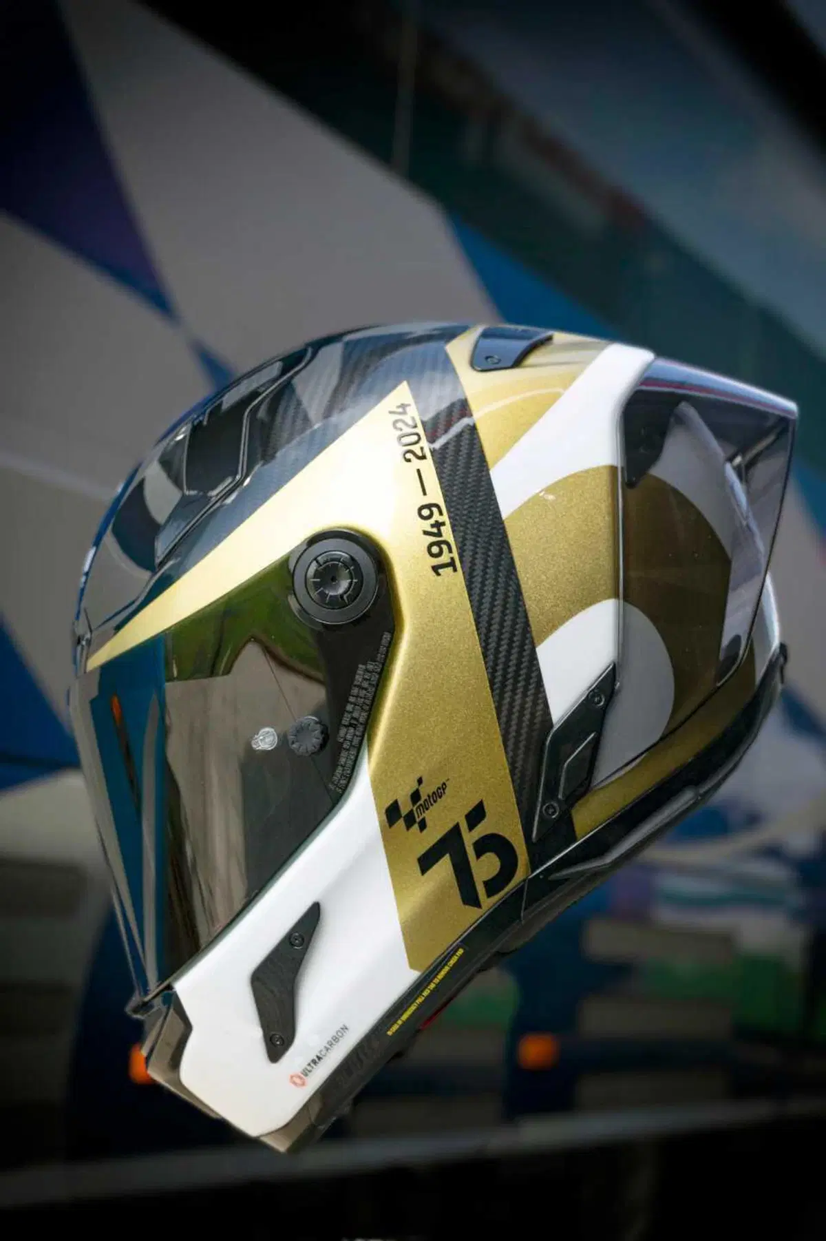 Nolan ha celebrato a Silverstone i 75 anni della MotoGP (2)