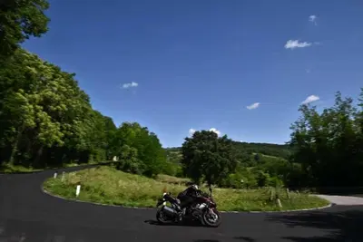 Cosa succede nel nostro cervello quando guidiamo la moto? Ep.2: dolori e microtraumi [VIDEO]