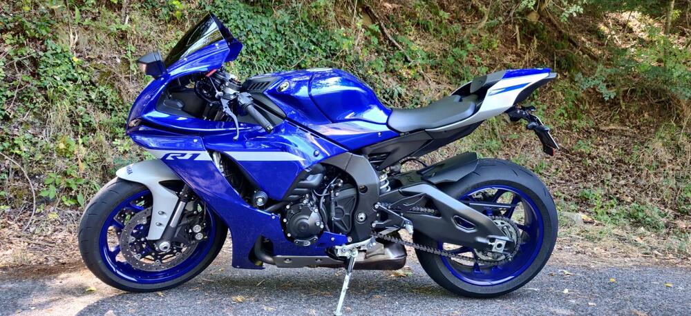 Yamaha YZF R1 (2020 - 24) (2)