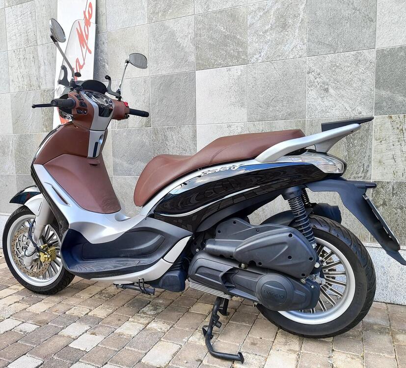 Piaggio Beverly 300 i.e. ABS-ASR (2016 - 20) (3)