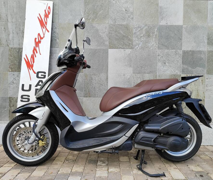 Piaggio Beverly 300 i.e. ABS-ASR (2016 - 20) (4)