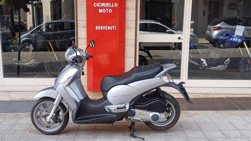 Aprilia Scarabeo 250 (2006 - 11) (2)