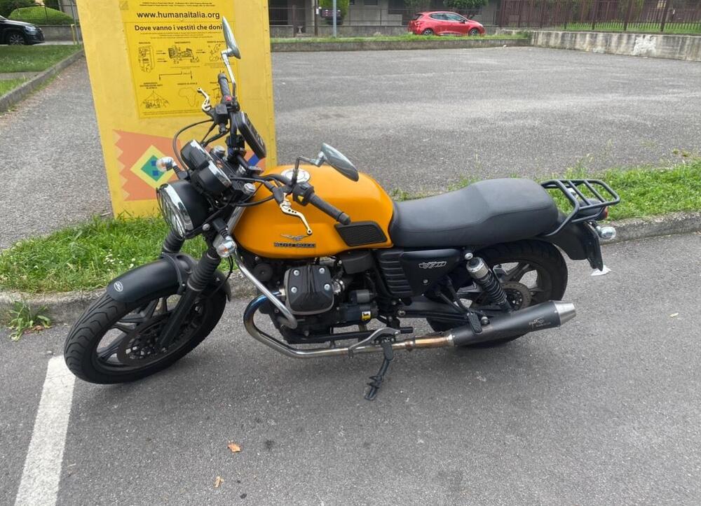 Moto Guzzi V7 II Stone (2015 - 17) (2)