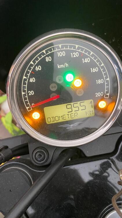 Moto Guzzi V7 III Stone (2017 - 20) (4)