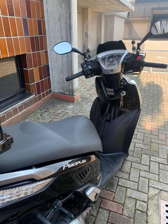 Kymco People 300i GT ABS (2016 - 20) (4)