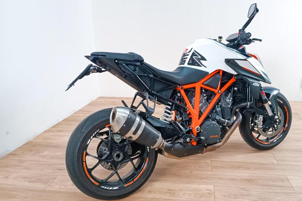 KTM 1290 Super Duke R (2019) (3)