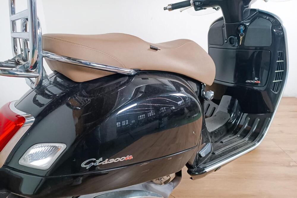 Vespa GTS 300 ABS (2014 - 16) (4)