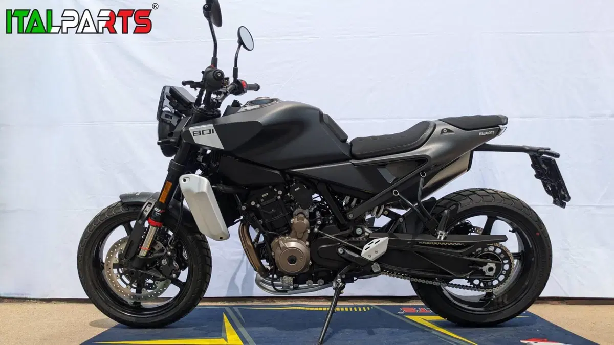 Husqvarna Svartpilen 801 (2024 - 26) (3)