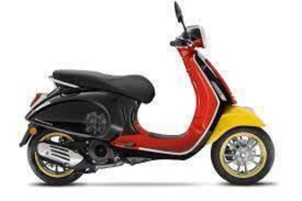 Vespa Primavera 125 Disney Mickey Mouse Edition by Vespa (2023 - 24)