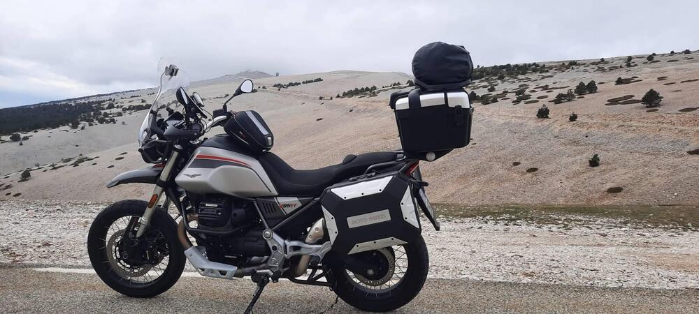 Moto Guzzi V85 TT Travel (2021 - 23)