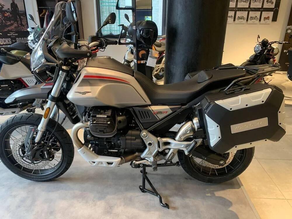 Moto Guzzi V85 TT Travel (2021 - 23) (4)