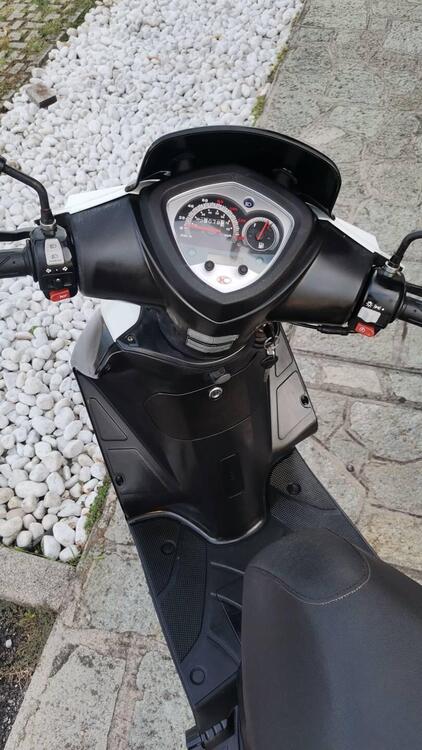 Kymco Agility 200i R16 (2008 - 16) (4)