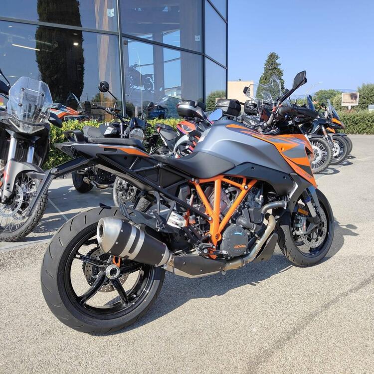 KTM 1290 Super Duke GT (2022 - 24) (2)