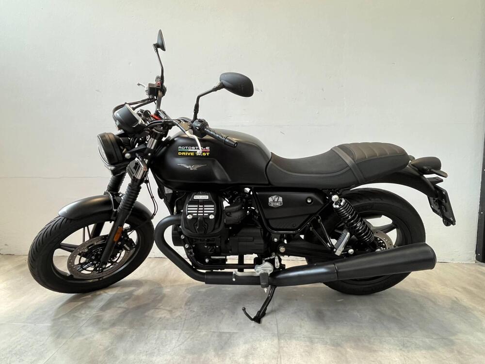 Moto Guzzi V7 Stone (2021 - 24)