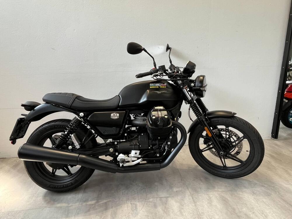 Moto Guzzi V7 Stone (2021 - 24) (2)