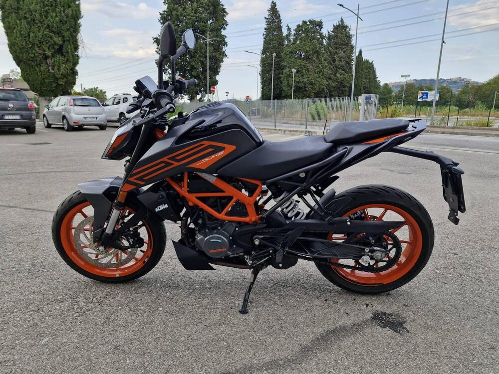 KTM 125 Duke (2021 - 23) (2)