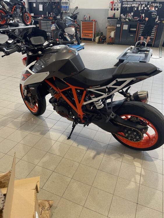 KTM 1290 Super Duke R (2019) (4)