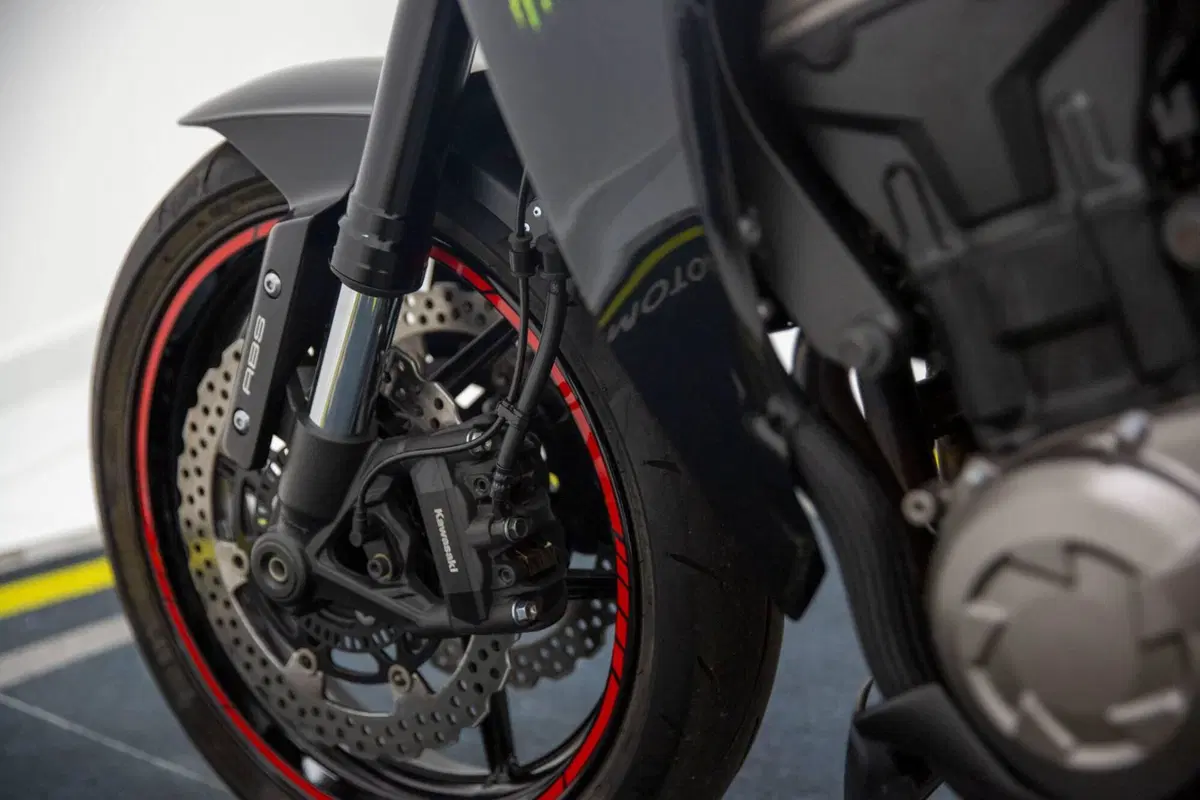 Kawasaki Z 1000 ABS (2014 - 16) (12)