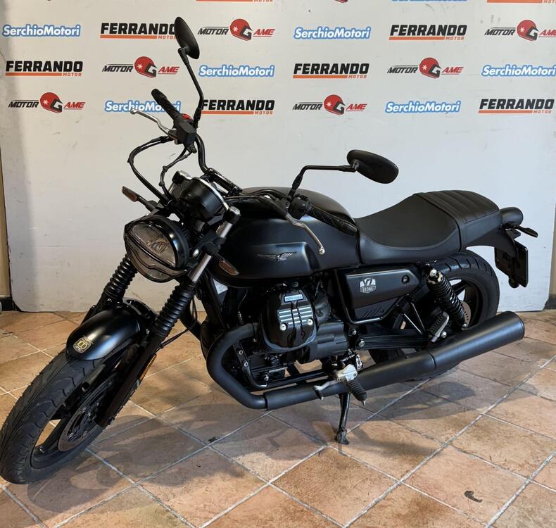 Moto Guzzi V7 Stone (2021 - 24) (3)