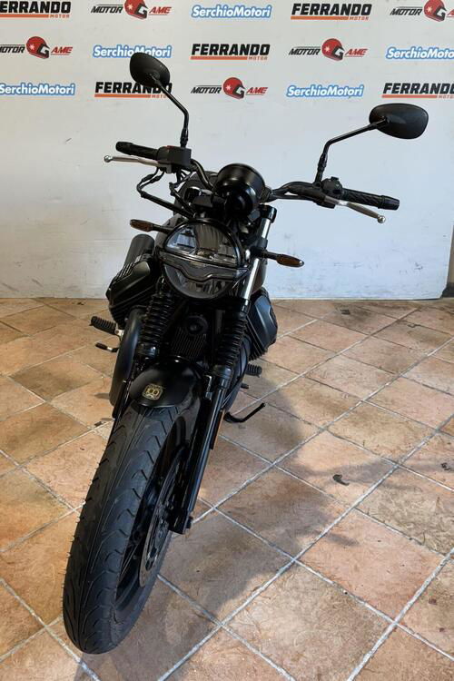 Moto Guzzi V7 Stone (2021 - 24) (4)