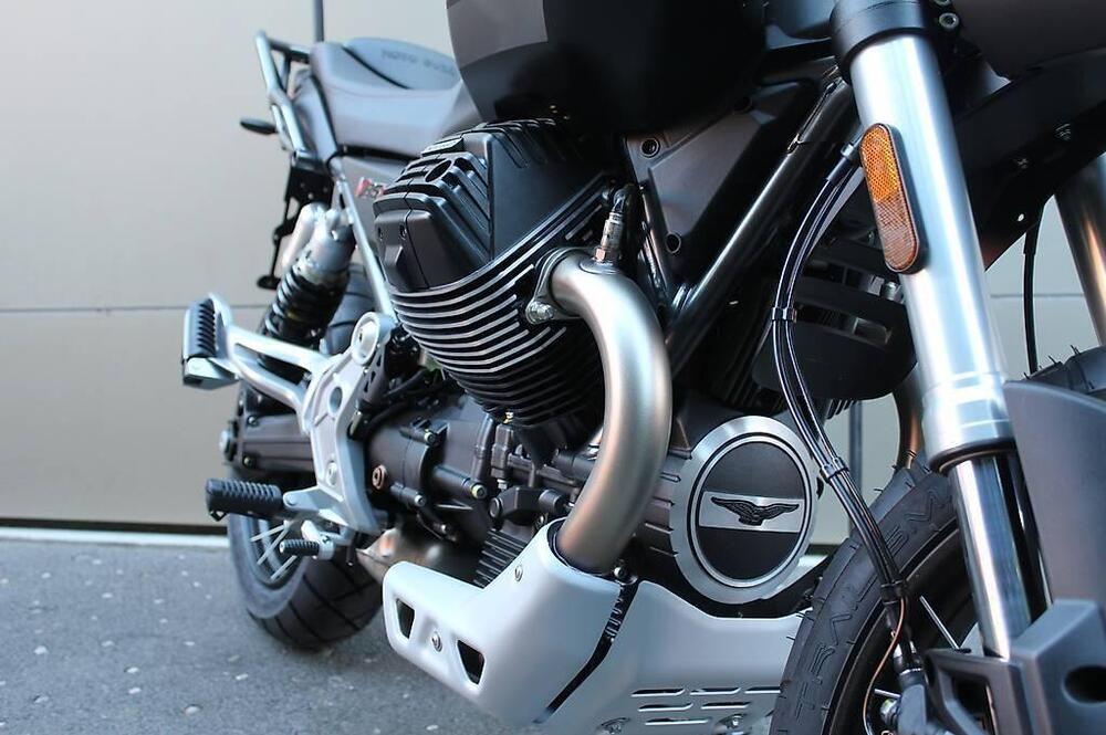 Moto Guzzi V85 TT (2021 - 23) (3)