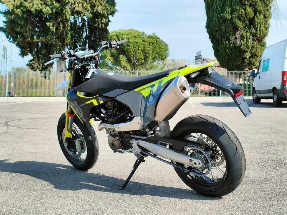 Husqvarna 701 Supermoto (2023 - 24) (3)